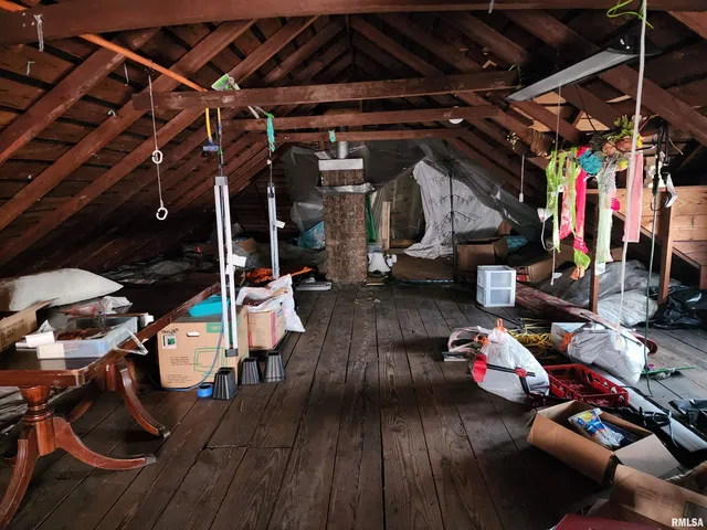 $89,900 | 857 East 4th Street, Galesburg, IL 61401