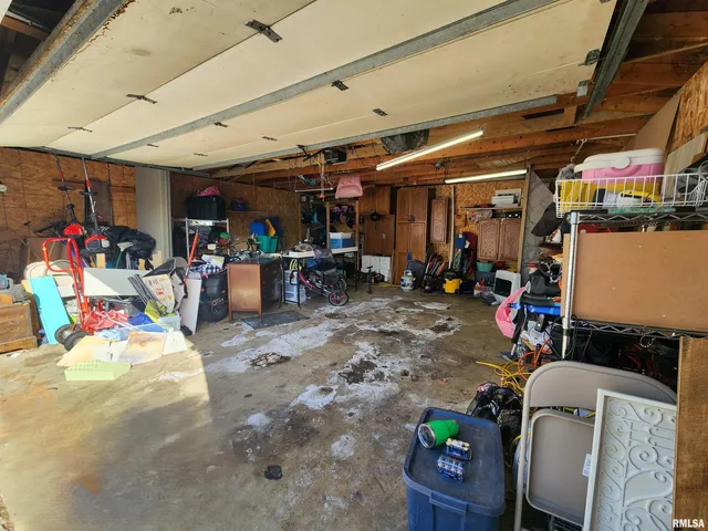 $89,900 | 857 East 4th Street, Galesburg, IL 61401