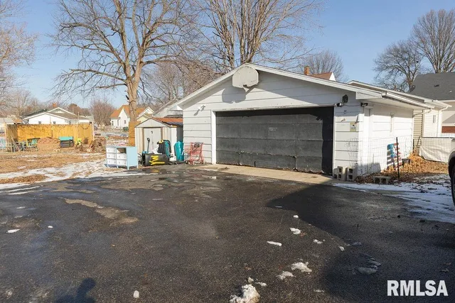 $89,900 | 857 East 4th Street, Galesburg, IL 61401