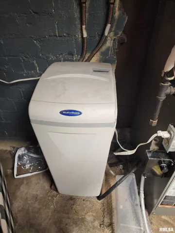 $89,900 | 857 East 4th Street, Galesburg, IL 61401