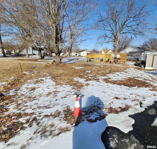 $89,900 | 857 East 4th Street, Galesburg, IL 61401