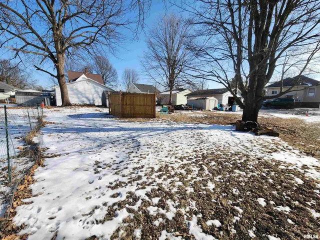 $89,900 | 857 East 4th Street, Galesburg, IL 61401