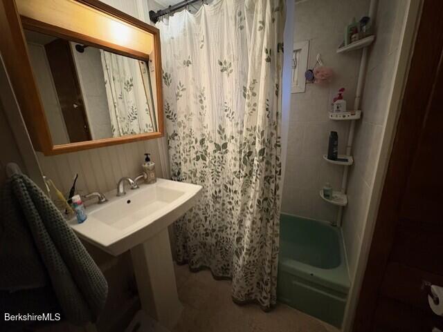 7 Stevens Street Adams, MA 01220 - Photo 7 of 16 Full bath