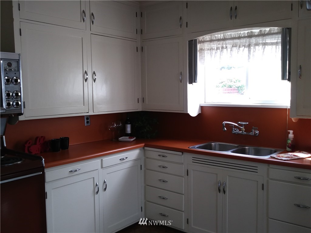 5608 North 49th Street Ruston, WA 98407 - Photo 11 of 23 Gallery Image 11
