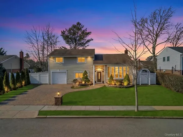 $1,388,800 | 16 Phipps Lane, Plainview, NY 11803