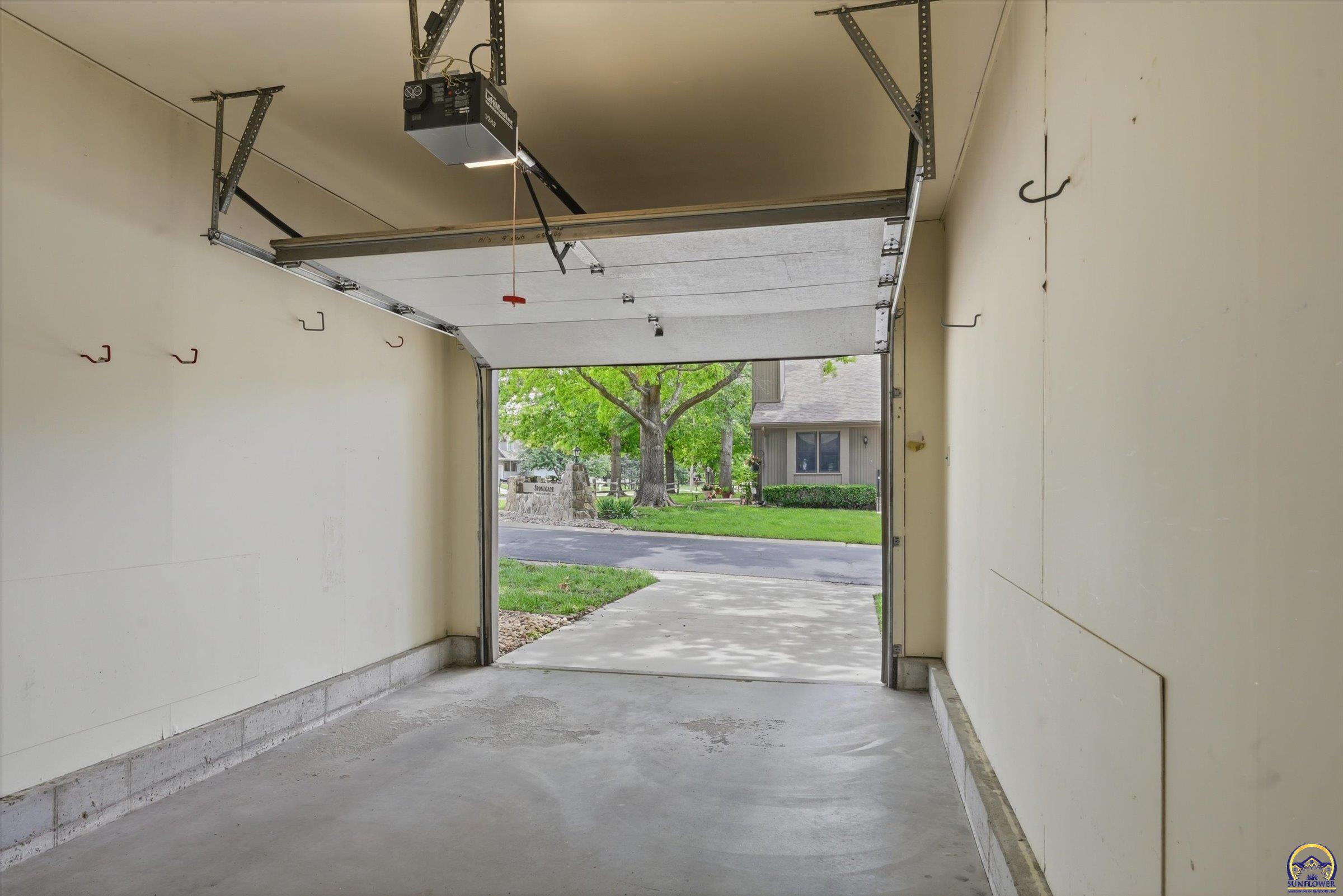 5500 Southwest Stonegate Court Topeka, KS 66606 - Photo 25 of 32