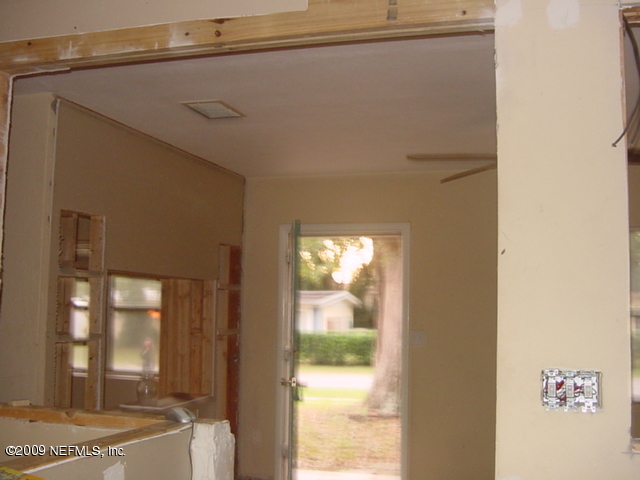3143 Kline Road Jacksonville, FL 32246 - Photo 4 of 5 a view of balcony and a hallway