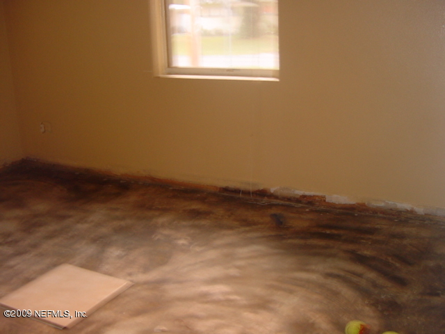 3143 Kline Road Jacksonville, FL 32246 - Photo 5 of 5 an empty room with a window