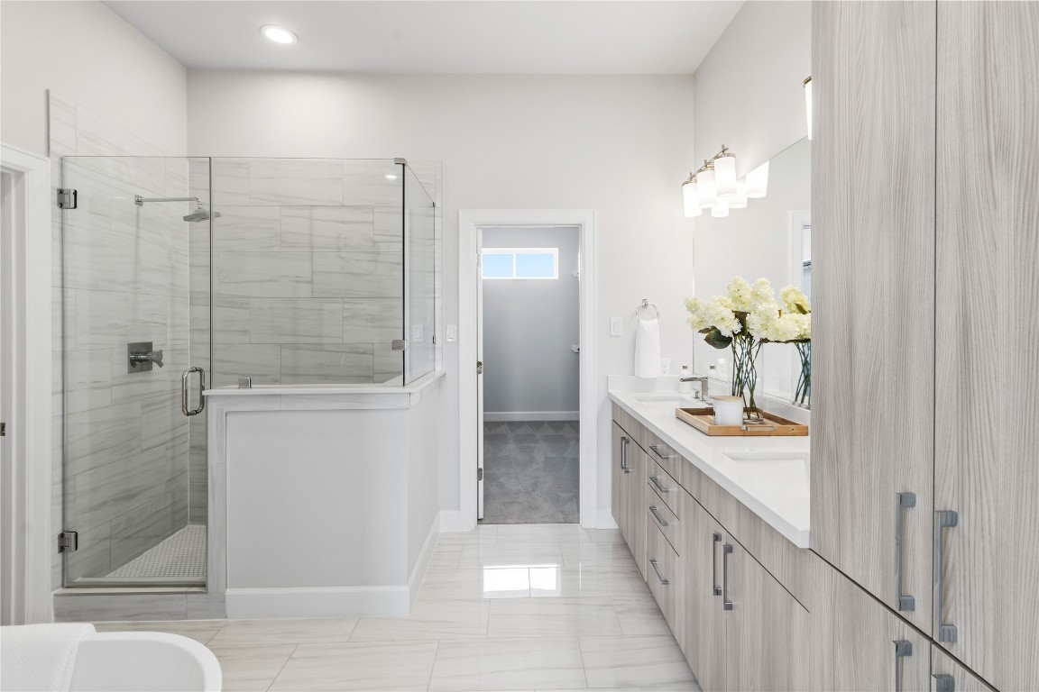 1509 Elgin Street Houston, TX 77004 - Photo 22 of 34 Luxurious primary bathroom featuring a sleek stand-up shower and elegant freestanding bathtub.