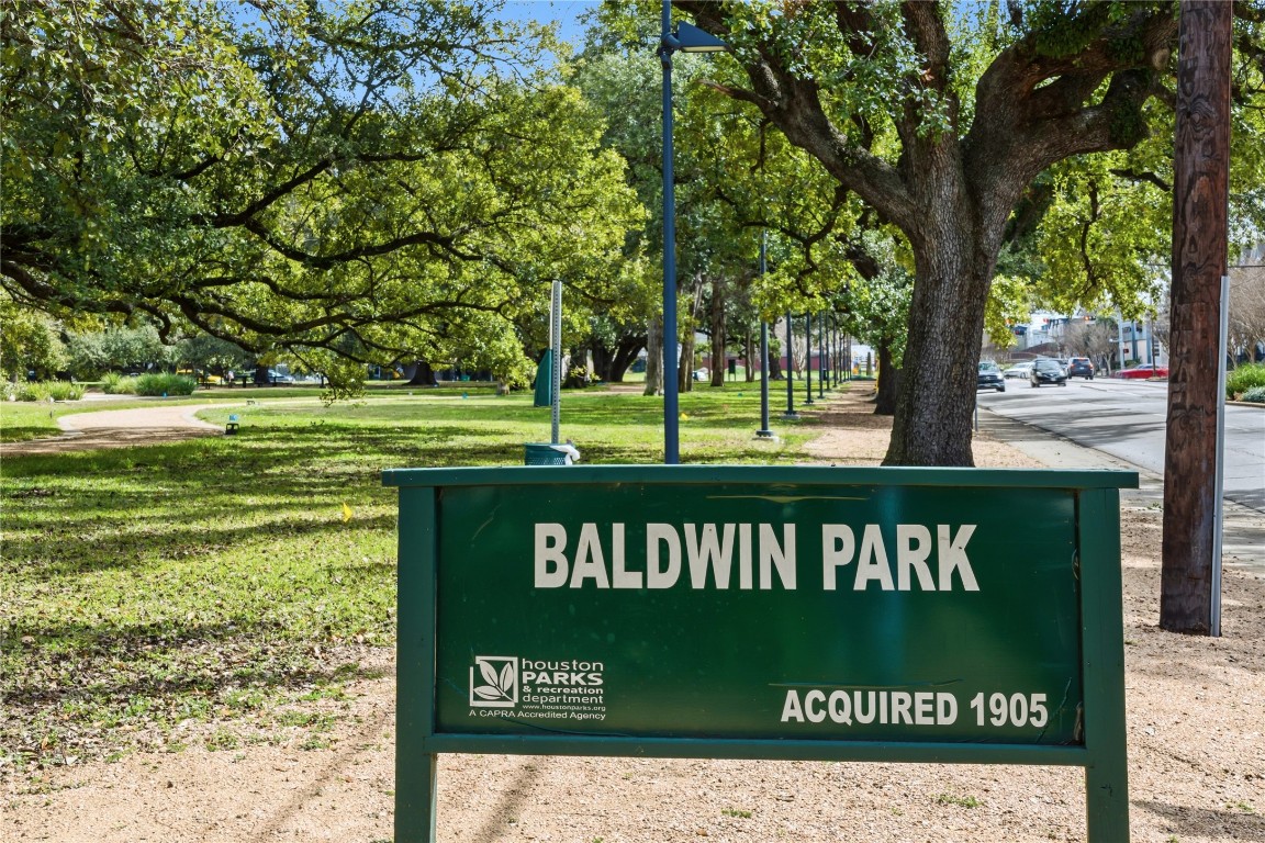1509 Elgin Street Houston, TX 77004 - Photo 33 of 34 Directly across the street, Baldwin Park. Perfect for pet owners!