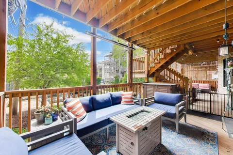 $639,000 | 843 West Grace Street, Unit 1E, Chicago, IL 60613