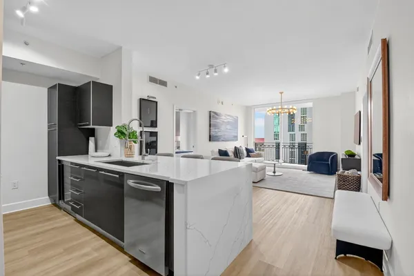 $10,000 | 550 Okeechobee Boulevard, Unit 720, West Palm Beach, FL 33401