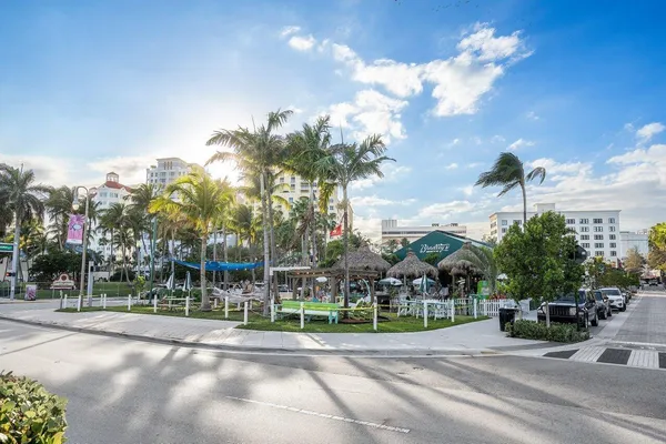 $10,000 | 550 Okeechobee Boulevard, Unit 720, West Palm Beach, FL 33401