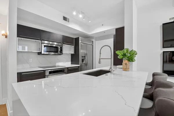 $10,000 | 550 Okeechobee Boulevard, Unit 720, West Palm Beach, FL 33401