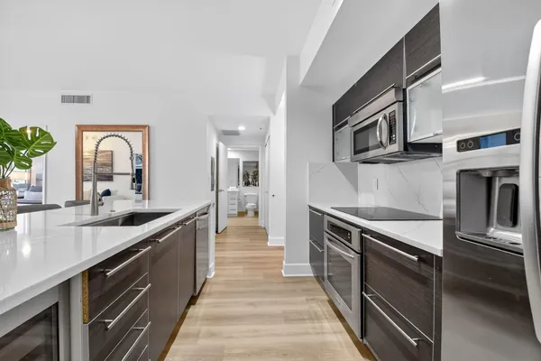$10,000 | 550 Okeechobee Boulevard, Unit 720, West Palm Beach, FL 33401