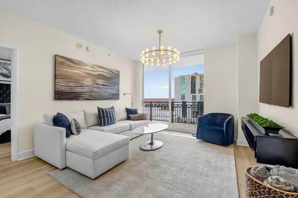 $10,000 | 550 Okeechobee Boulevard, Unit 720, West Palm Beach, FL 33401