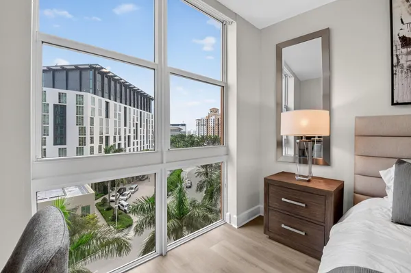 $10,000 | 550 Okeechobee Boulevard, Unit 720, West Palm Beach, FL 33401