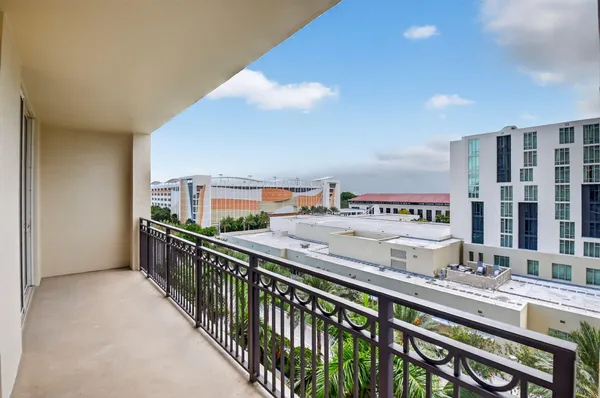 $10,000 | 550 Okeechobee Boulevard, Unit 720, West Palm Beach, FL 33401