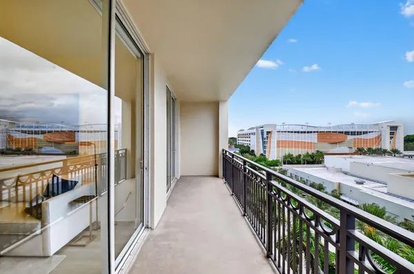 $10,000 | 550 Okeechobee Boulevard, Unit 720, West Palm Beach, FL 33401