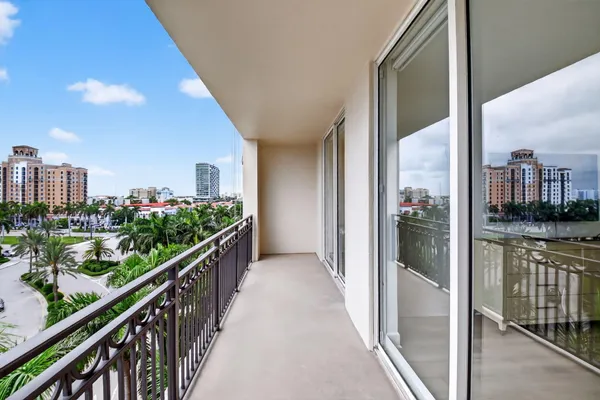 $10,000 | 550 Okeechobee Boulevard, Unit 720, West Palm Beach, FL 33401