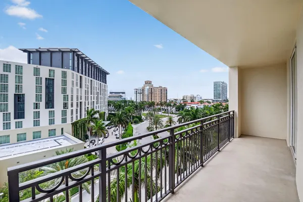 $10,000 | 550 Okeechobee Boulevard, Unit 720, West Palm Beach, FL 33401