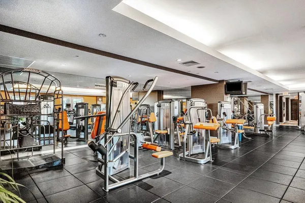 $10,000 | 550 Okeechobee Boulevard, Unit 720, West Palm Beach, FL 33401