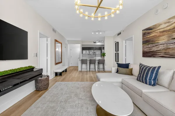 $10,000 | 550 Okeechobee Boulevard, Unit 720, West Palm Beach, FL 33401