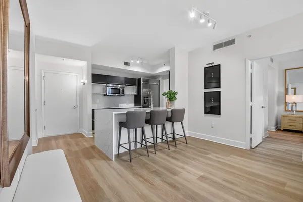 $10,000 | 550 Okeechobee Boulevard, Unit 720, West Palm Beach, FL 33401