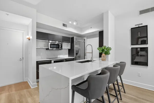 $10,000 | 550 Okeechobee Boulevard, Unit 720, West Palm Beach, FL 33401