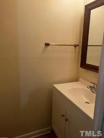 $1,250 | 904 Hearthridge Court, Unit B, Raleigh, NC 27612