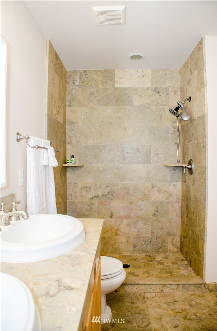 11387 Southeast Sedgwick Road Port Orchard, WA 98366 - Photo 17 of 20 Gallery Image 17
