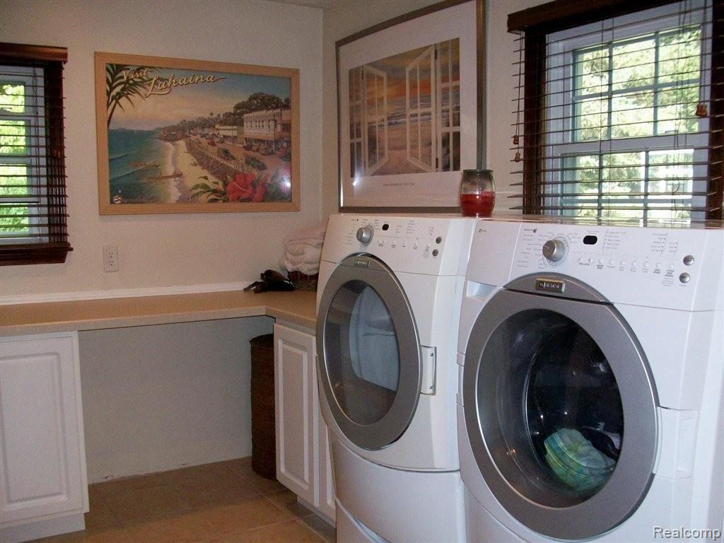 848 Aspen Court Rochester, MI 48307 - Photo 19 of 25 aspen lg laundry room.jpg