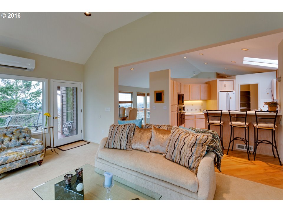 8546 Northwest Reed Drive Portland, OR 97229 - Photo 11 of 32 Gallery Image 11