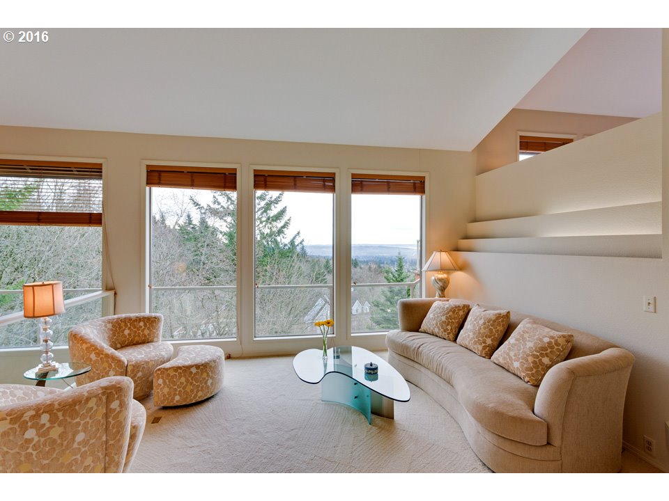 8546 Northwest Reed Drive Portland, OR 97229 - Photo 4 of 32 Gallery Image 4