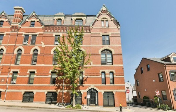 330 E Street, Unit 1 Boston, MA 02127 - Photo 3 of 24 front view of a building
