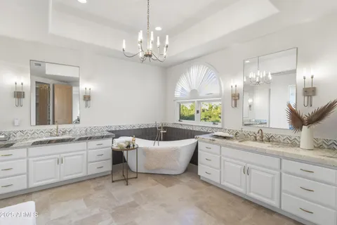 $4,200,000 | 8560 North Canta Bello, Paradise Valley, AZ 85253