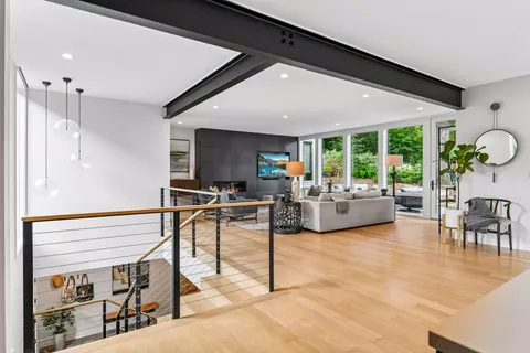 $2,000,000 | 1058 East Circle Drive, Wayzata, MN 55391