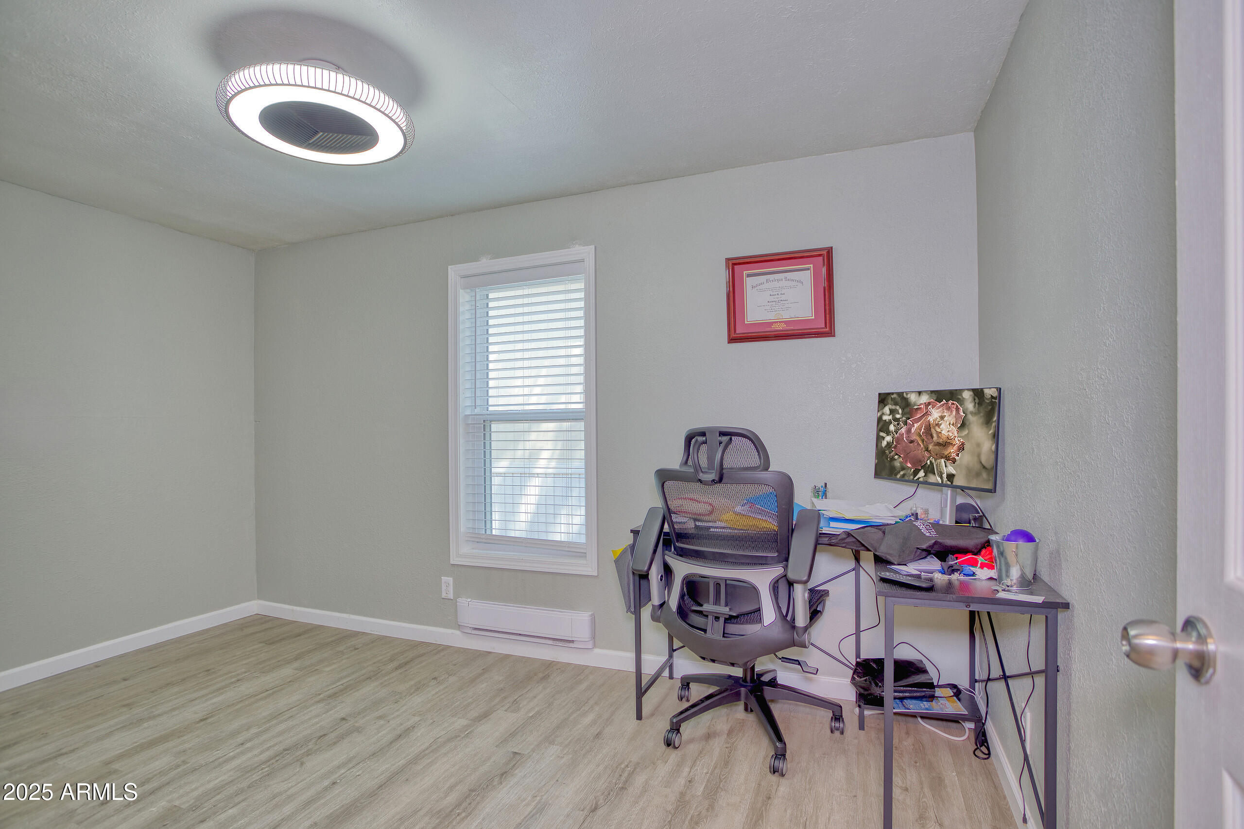 17090 Iron Springs Road Munds Park, AZ 86017 - Photo 39 of 68 a workspace with furniture and wooden floor