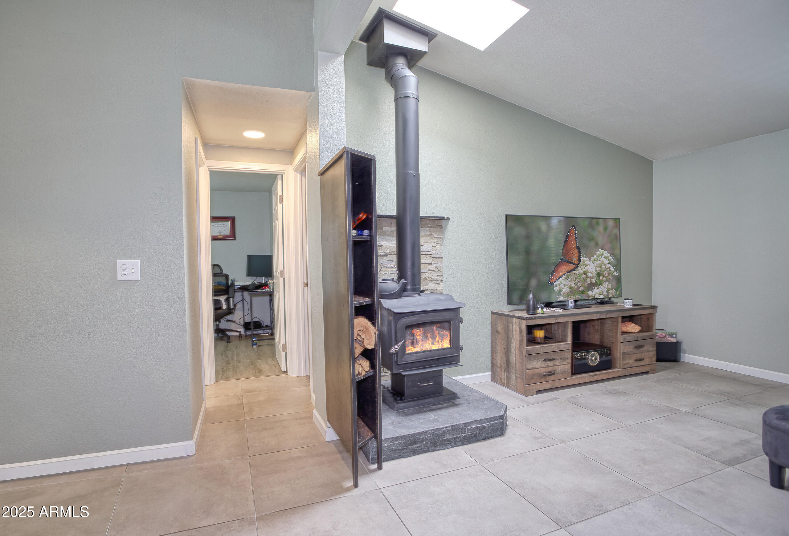 17090 Iron Springs Road Munds Park, AZ 86017 - Photo 8 of 68 a living room with furniture