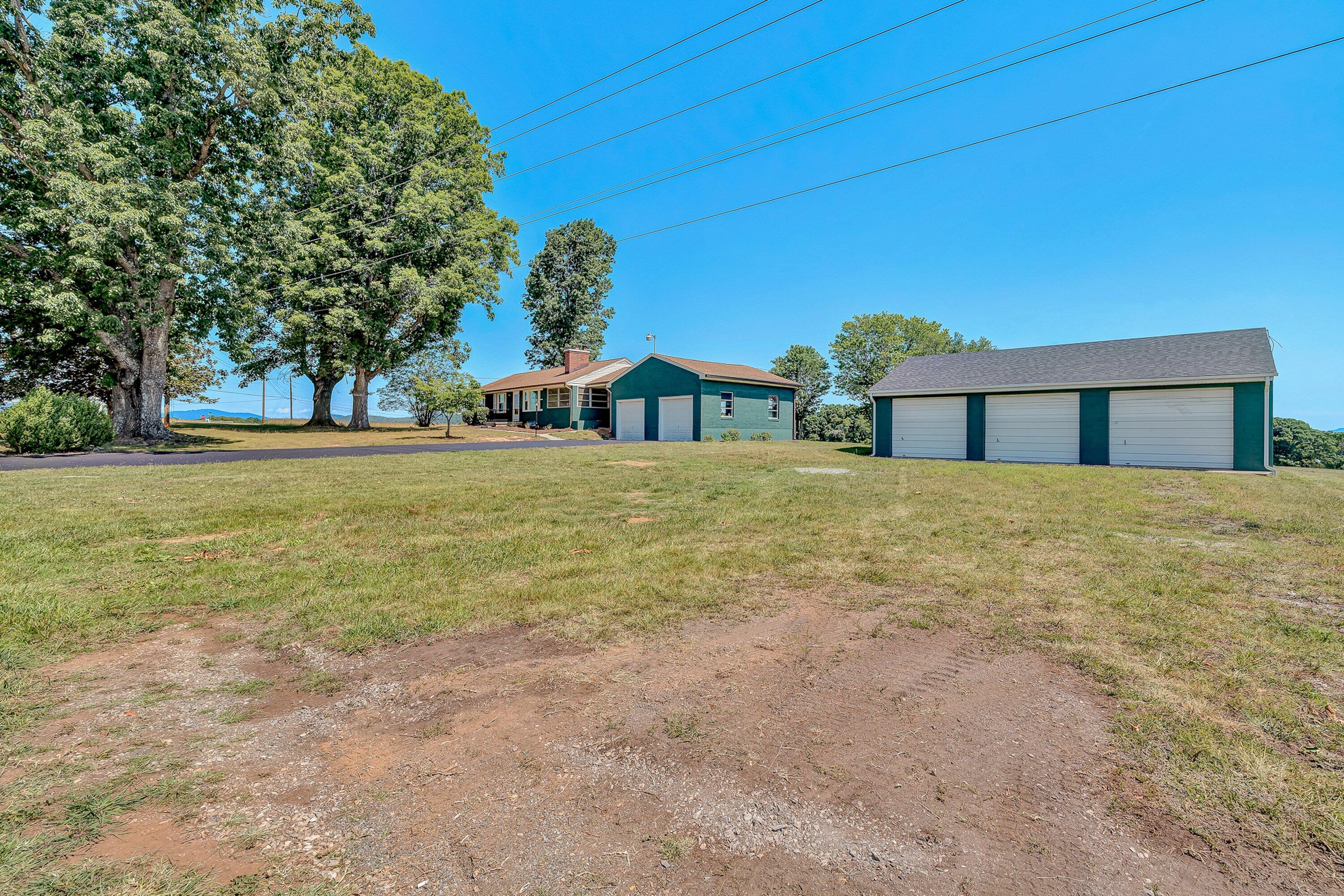 1084 Altice Road Moneta, VA 24121 - Photo 3 of 45 pic 1