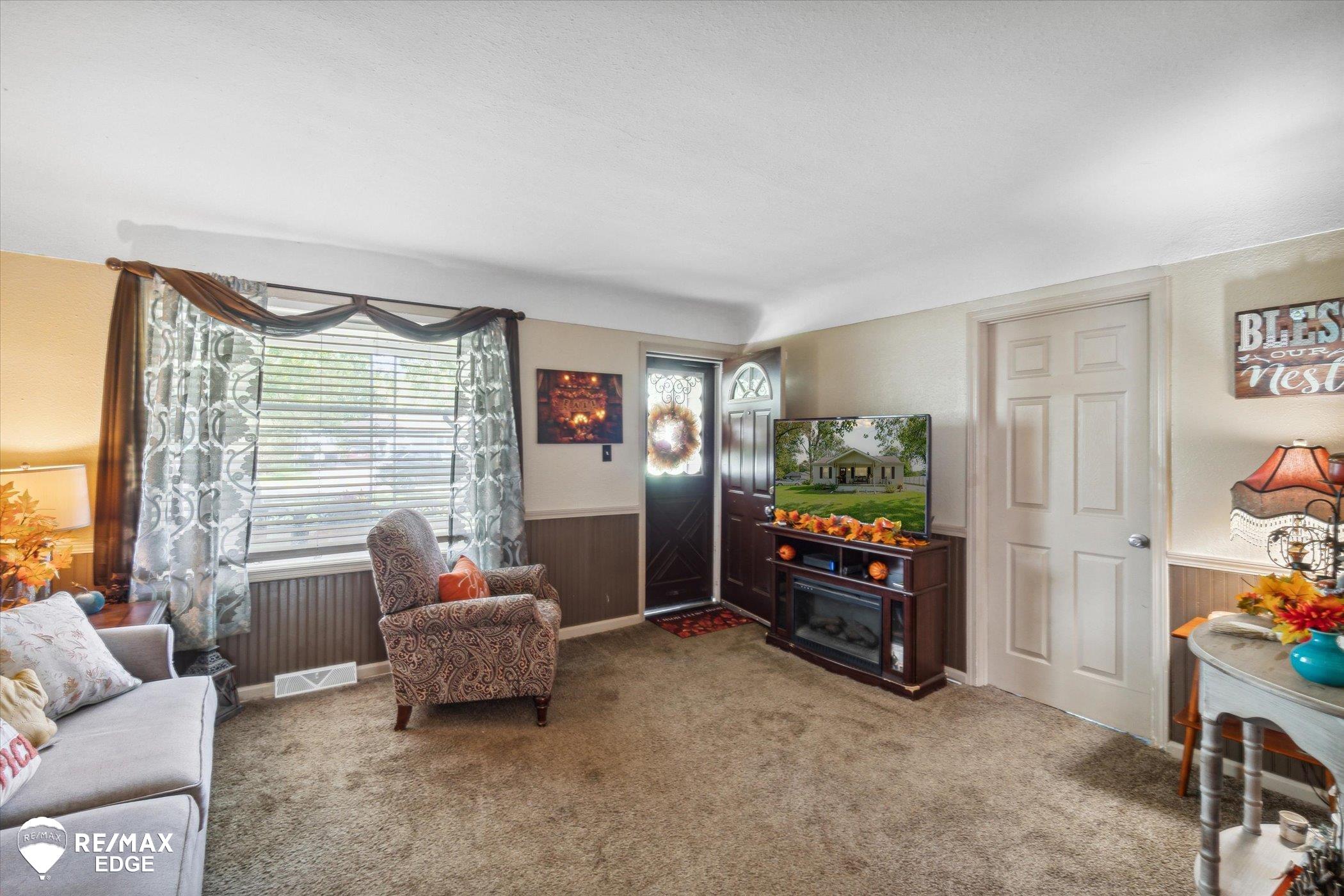 2197 Howe Road Burton, MI 48519 - Photo 8 of 37 50123004-7.JPG