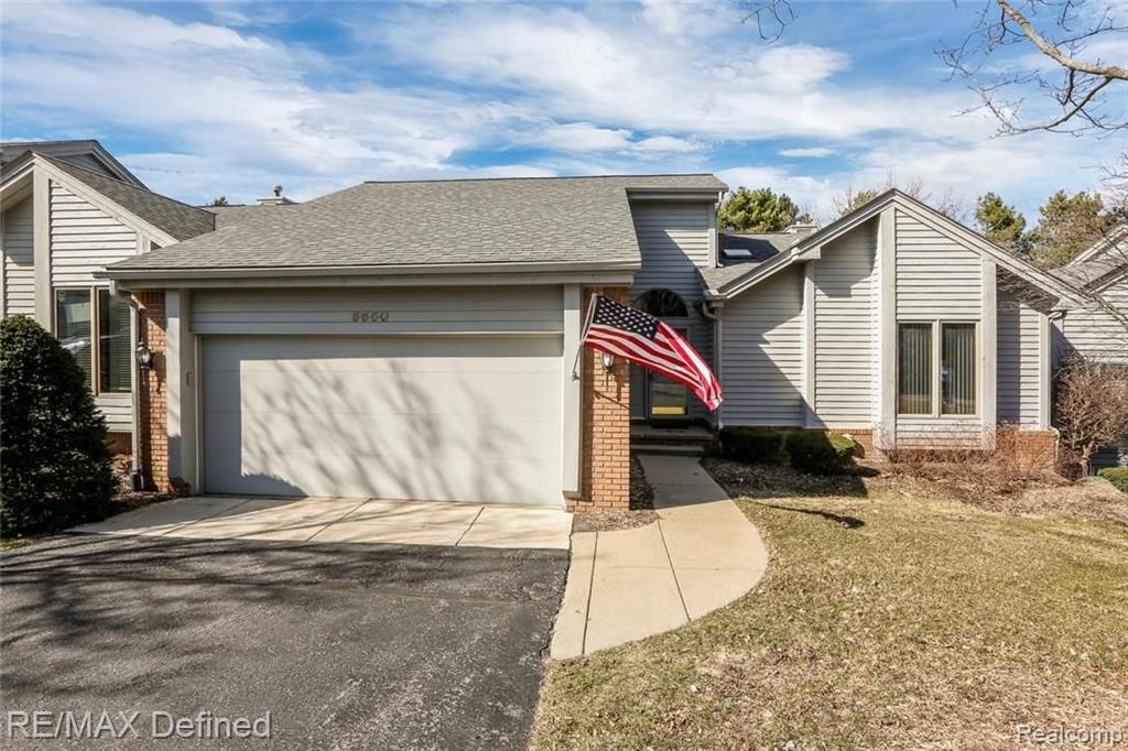 6650 Ridgeview Drive Clarkston, MI 48346 - Photo 1 of 32