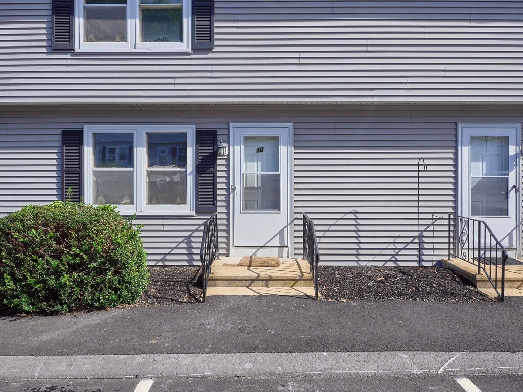 270 Sunderland Road, Unit 40 Worcester, MA 01604 - Photo 3 of 28 Gallery Image 3