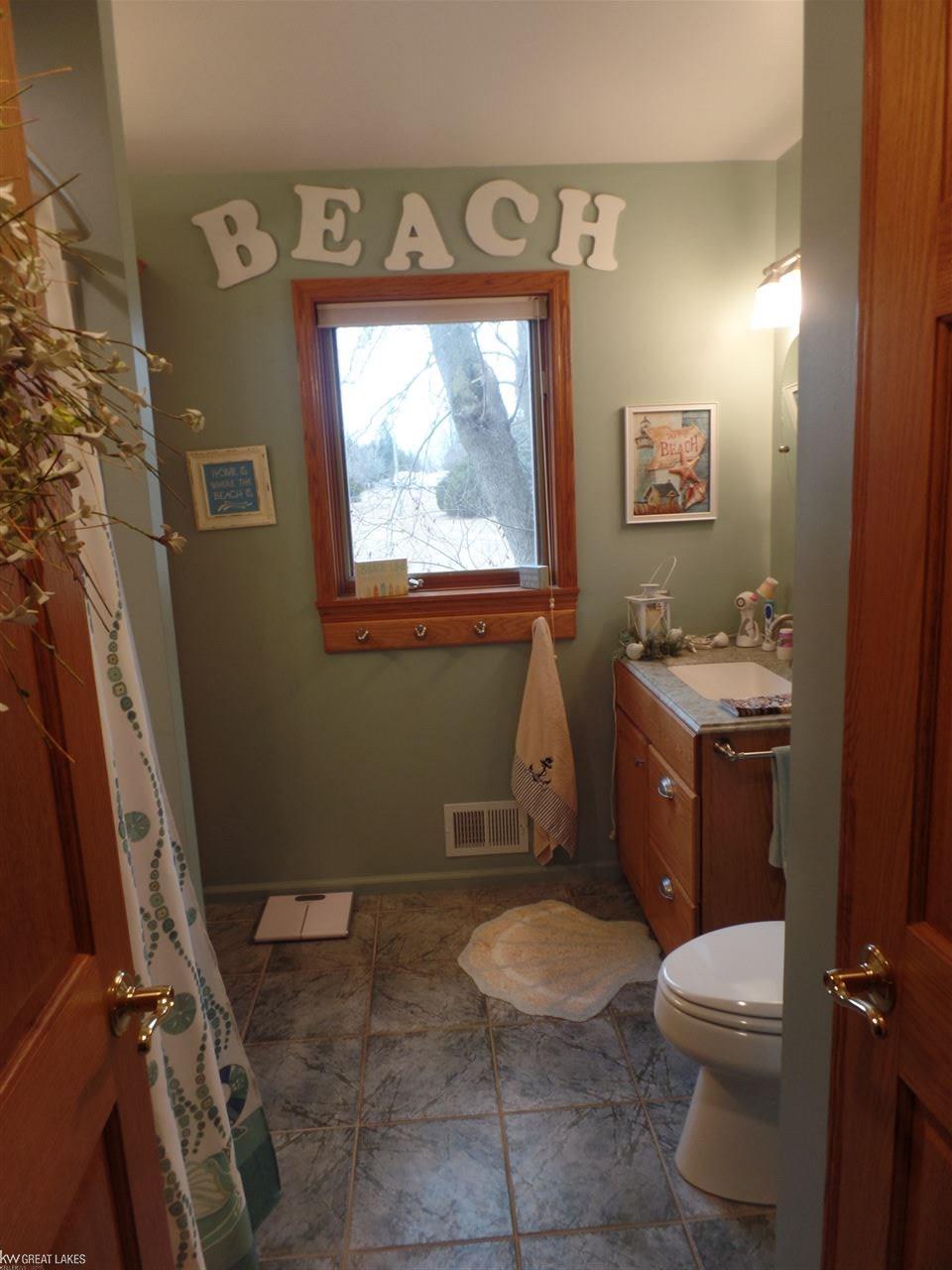 2564 North Lakeshore Road Carsonville, MI 48419 - Photo 15 of 60 31350368-14.JPG