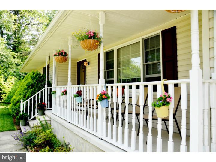 18 Park Road Pennsville, NJ 08070 - Photo 2 of 25 Porch