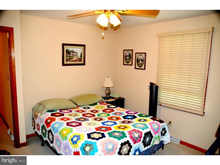 18 Park Road Pennsville, NJ 08070 - Photo 12 of 25 Bedroom 2