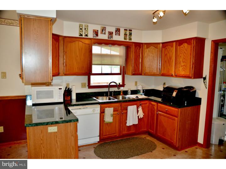 18 Park Road Pennsville, NJ 08070 - Photo 17 of 25 Kitchen