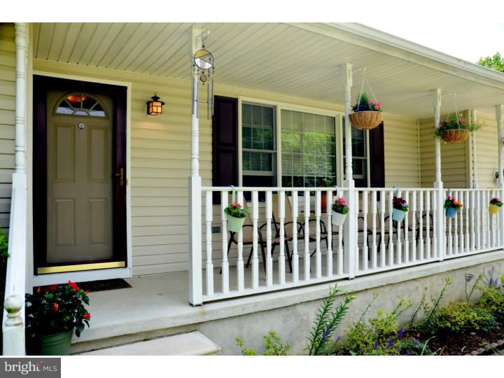 18 Park Road Pennsville, NJ 08070 - Photo 3 of 25 Porch