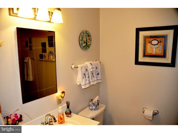 18 Park Road Pennsville, NJ 08070 - Photo 22 of 25 Bathroom