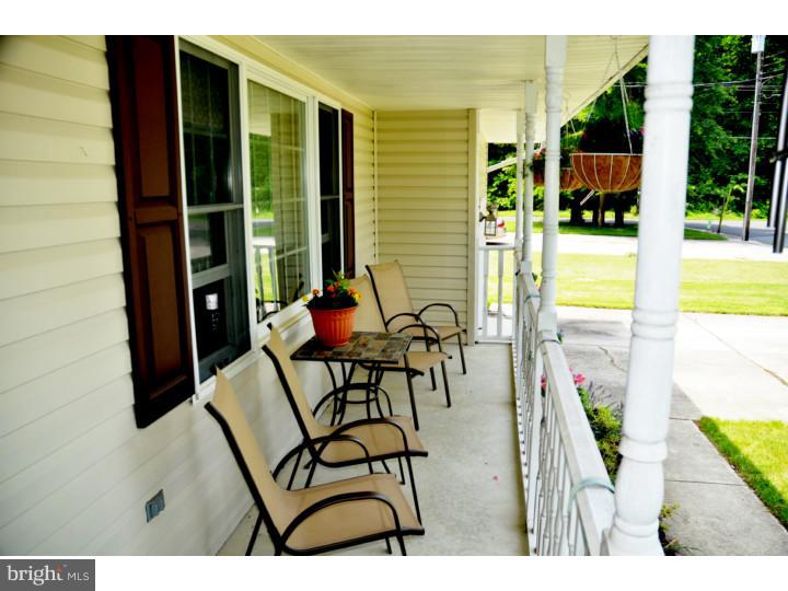 18 Park Road Pennsville, NJ 08070 - Photo 4 of 25 Porch